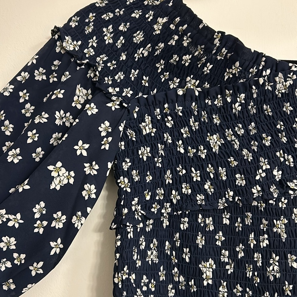 NWT BB Dakota Lost in Yesterday Floral Off Shoulder Smocked Top Small - Picture 4 of 11